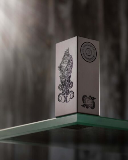 Blade-Grey-Cthylla-Mod-Deathwish-Modz-UK Available At Dispergo Vaping The Cthylla Deathwish Mod powered by a single 21700 battery, designed for Vape Enthusiasts In Blade Grey
